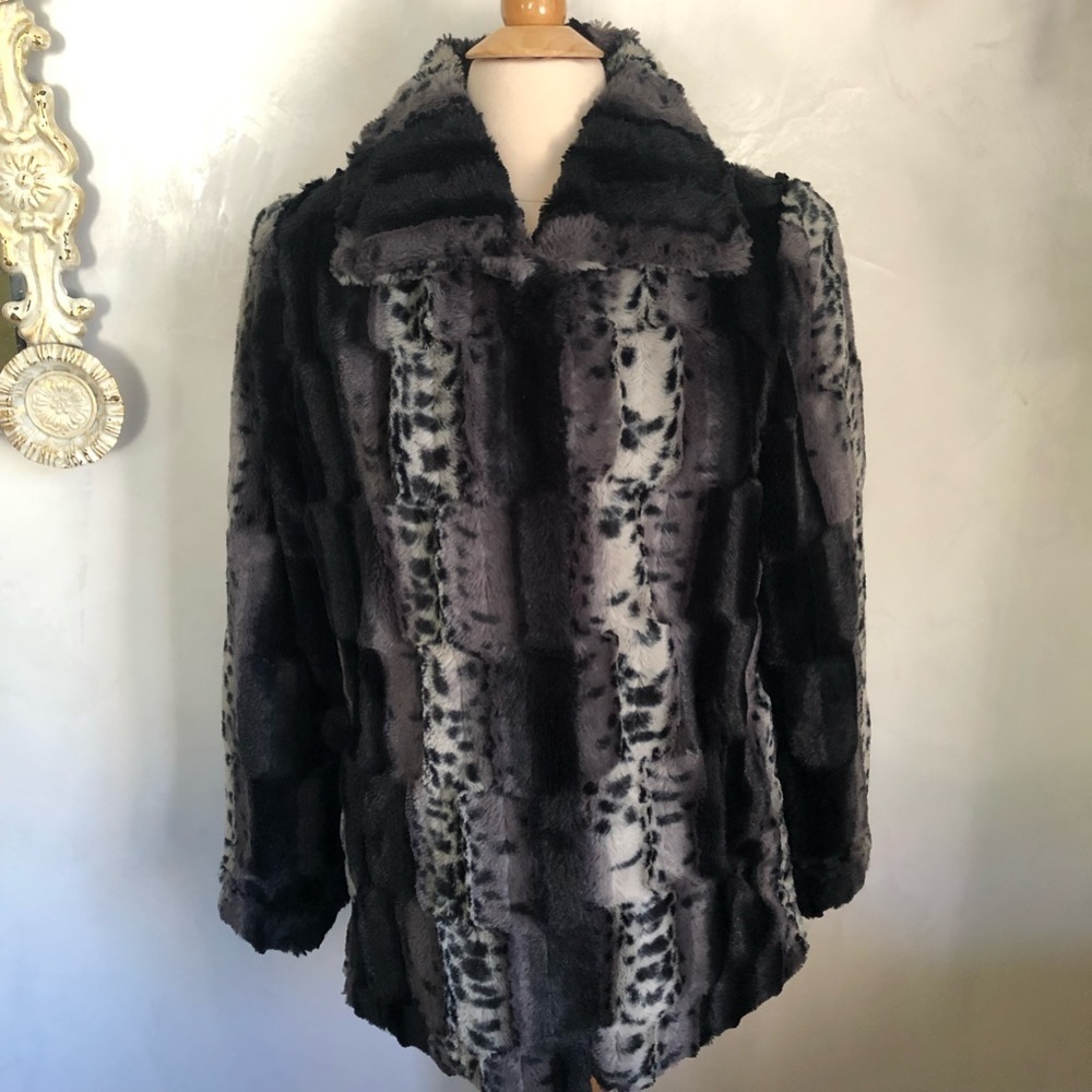 Dennis Basso color gray & black Faux Fur coat w/hook lock buttons Size Small - Picture 5 of 15